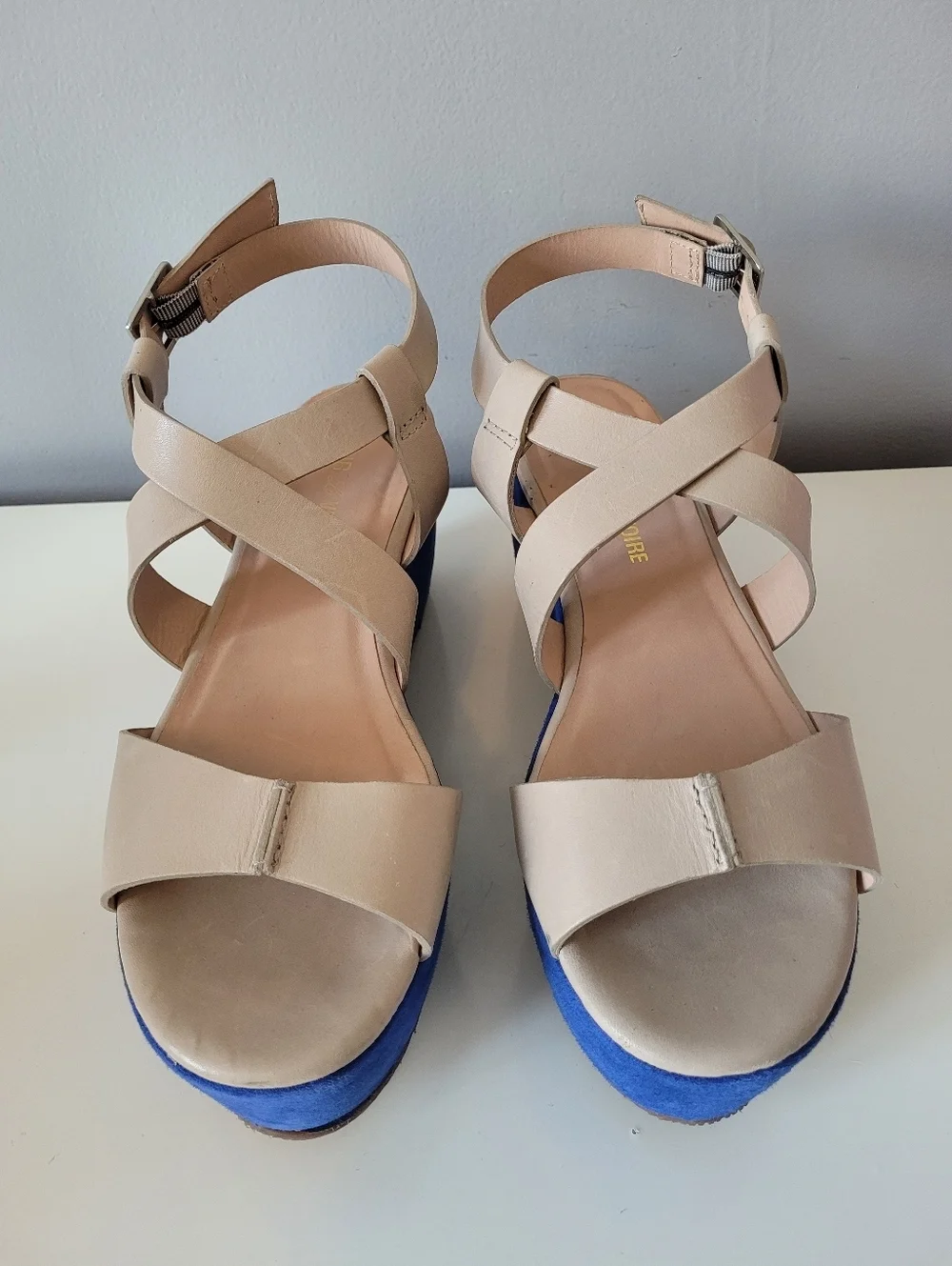 Pour La Victoire Noelle Flatforms, GUC, Size 9.5